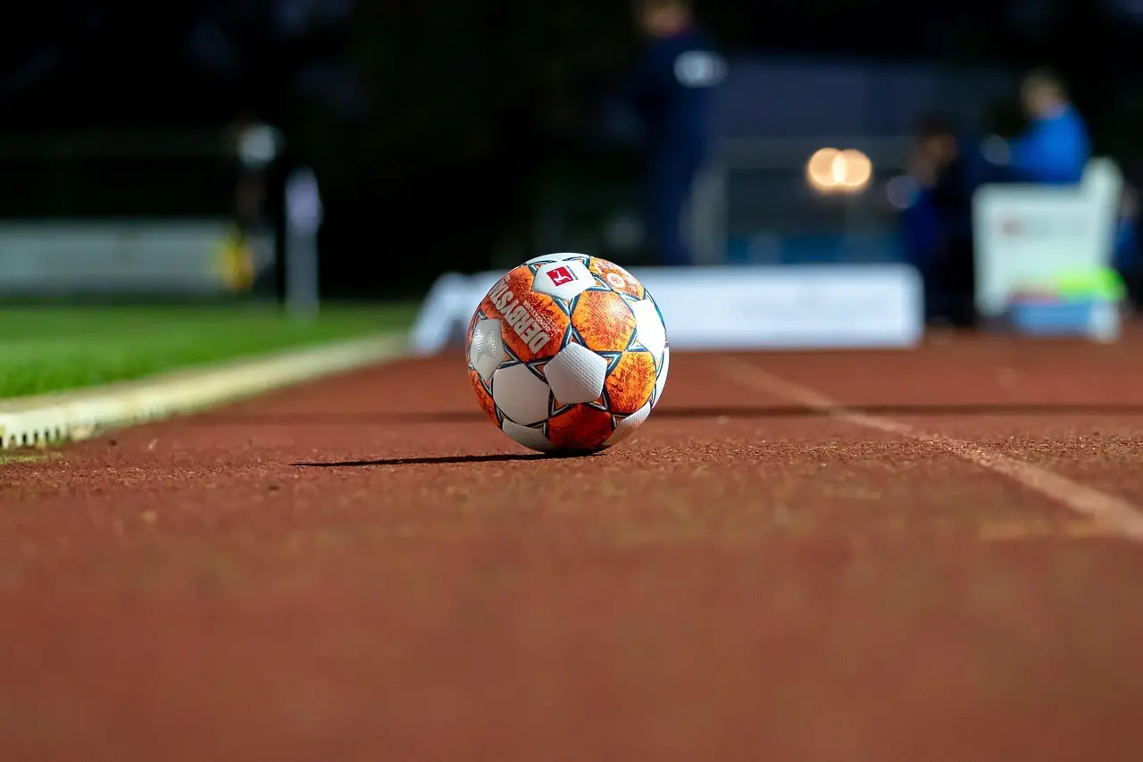 CFL B, runde 4: Sene udligninger, dobbelt straffe og klare hjemmesejre