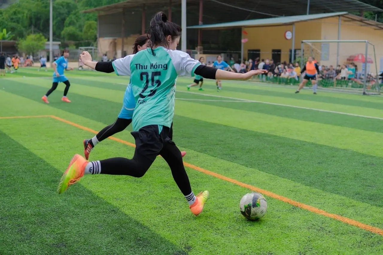 Dobbeltmål, tidlige træffere og et rødt kort: FNL runde 6 kamp for kamp