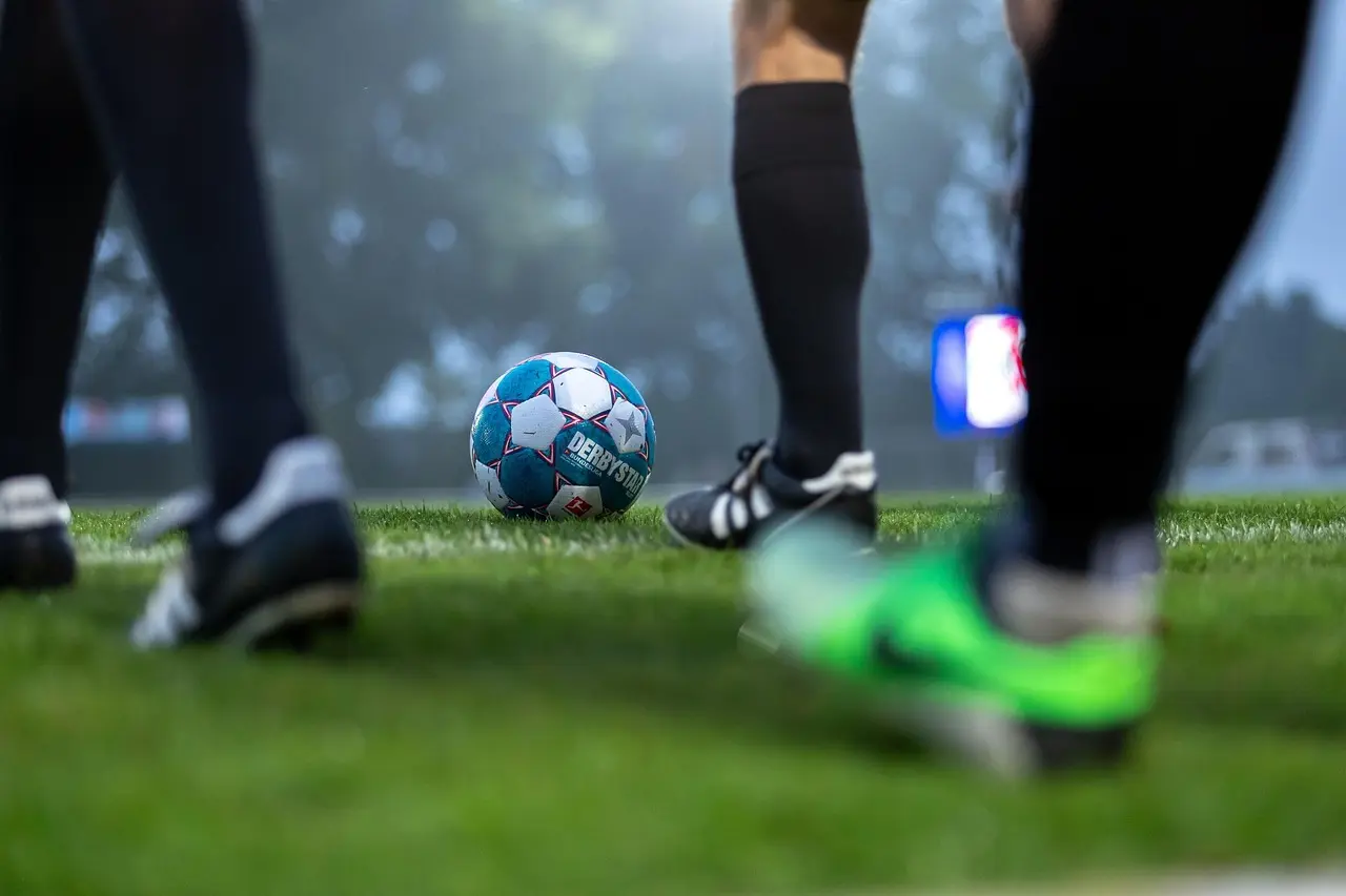 CFL A, runde 16: Storsejr i Plzeň, rødt drama i Prag og sene skift i tæt runde