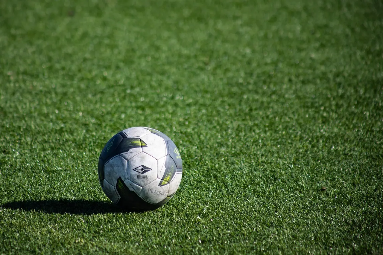 Runde 2 i Czech Liga: Hovedstadssejre, sene udligninger og marginaler i fokus