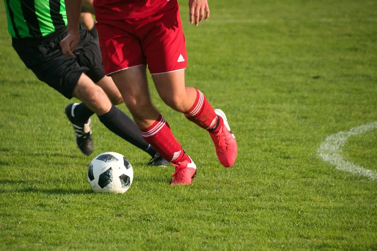 Udvisninger, sene scoringer og marginaler i fokus: Czech Liga runde 5 samlet på tjekkiskfodbold.dk
